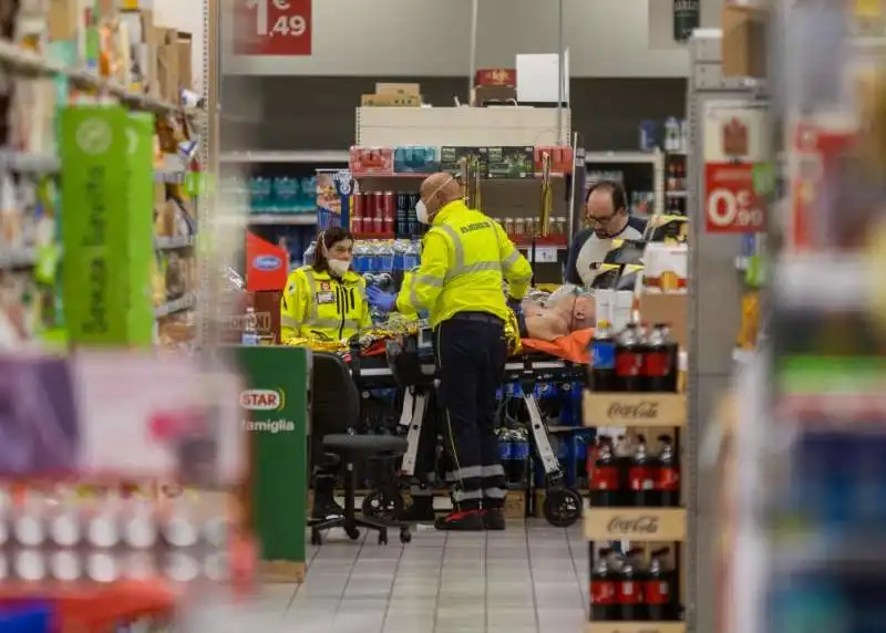 accoltellamento al centro commerciale milanofiori di assago   6