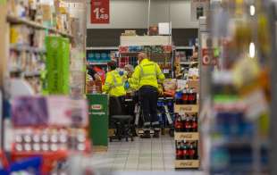 accoltellamento al centro commerciale milanofiori di assago 7