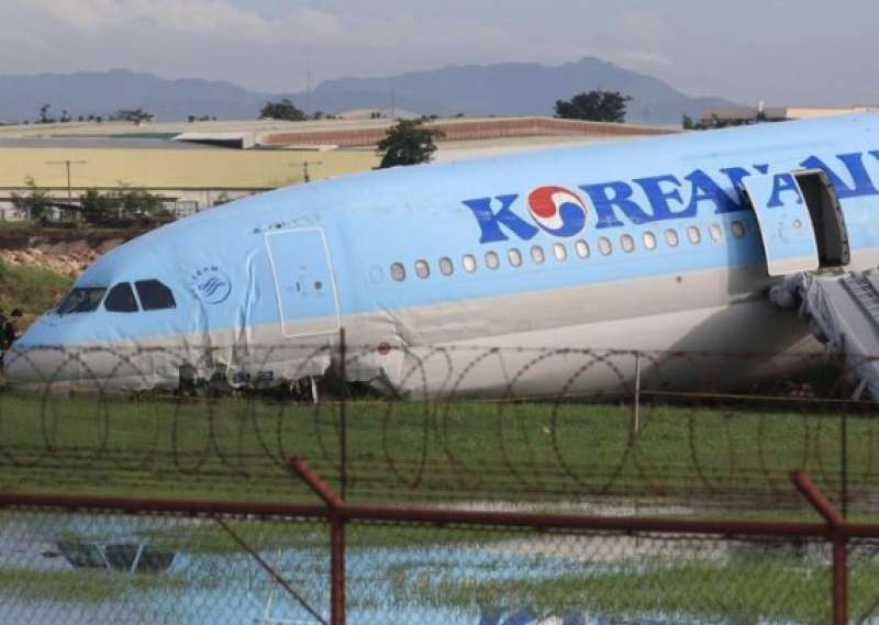 aereo korean air va fuoripista nelle filippine 1