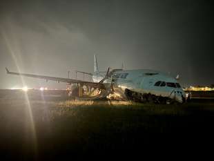 aereo korean air va fuoripista nelle filippine 10