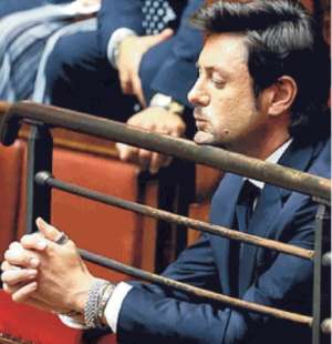 ANDREA GIAMBRUNO CON ANELLONE AL DITO E BRACCIALI ALLA VOTAZIONE PER LA FIDUCIA ALLA CAMERA PER IL GOVERNO MELONI