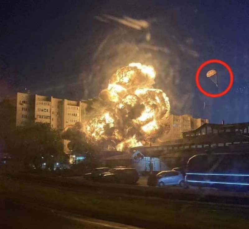 caccia russo sukhoi 34 si schianta contro un edificio a yeysk, in russia 1