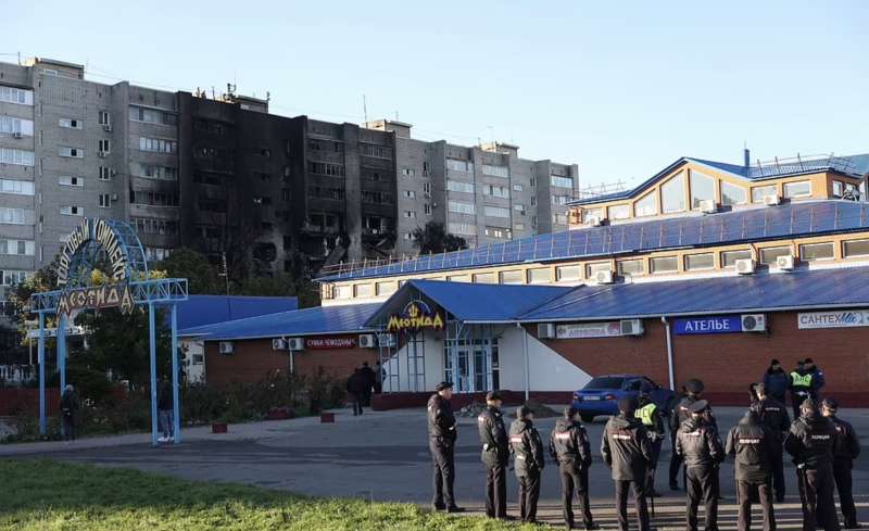 caccia russo sukhoi 34 si schianta contro un edificio a yeysk, in russia 3