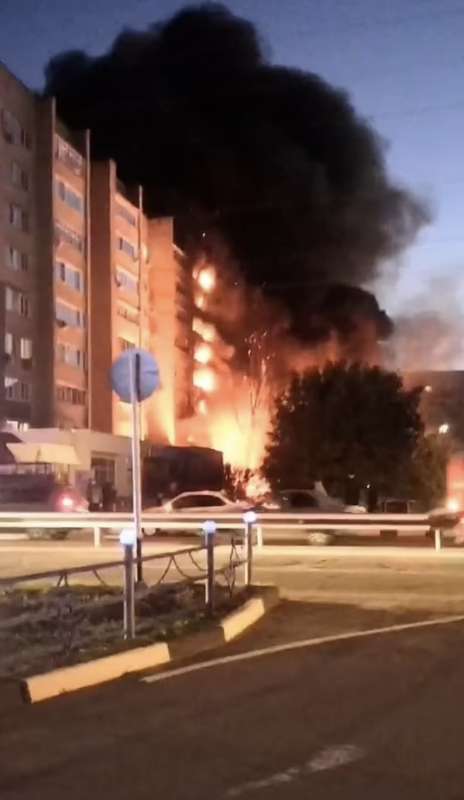 caccia russo sukhoi 34 si schianta contro un edificio a yeysk, in russia 8