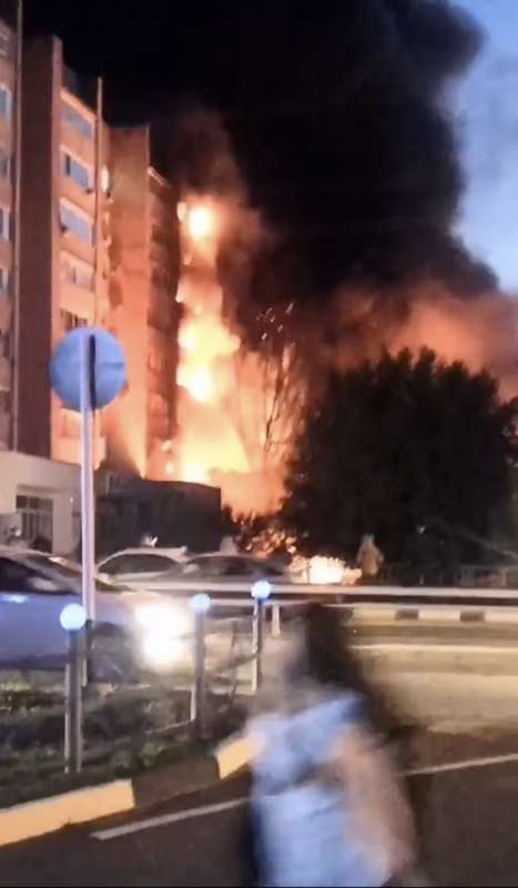 caccia russo sukhoi 34 si schianta contro un edificio a yeysk, in russia 9