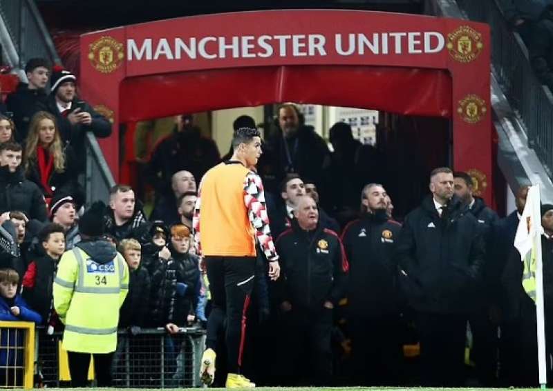 cristiano ronaldo abbandona lo stadio prima della fine della partita