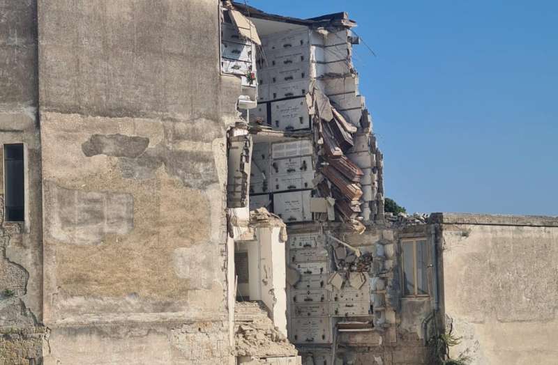 crollo cimitero poggioreale 2