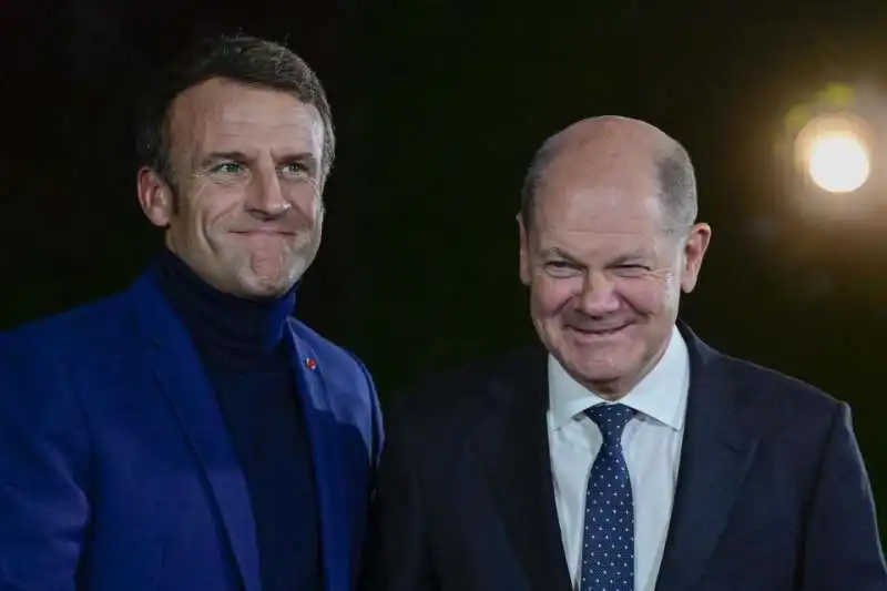 emmanuel macron olaf scholz  