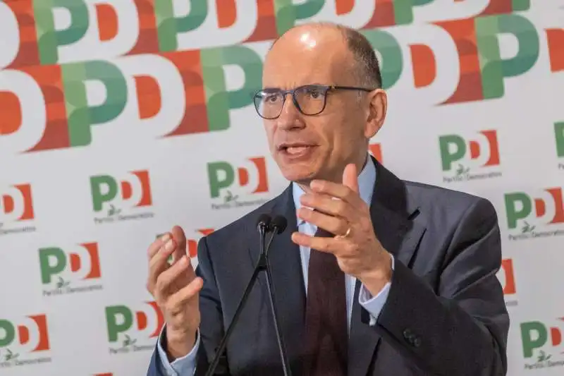 enrico letta alla direzione pd 