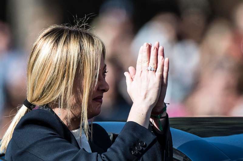 giorgia meloni all altare della patria omaggio al milite ignoto 1