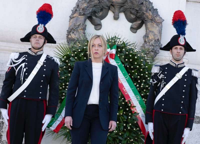 giorgia meloni all altare della patria omaggio al milite ignoto 4