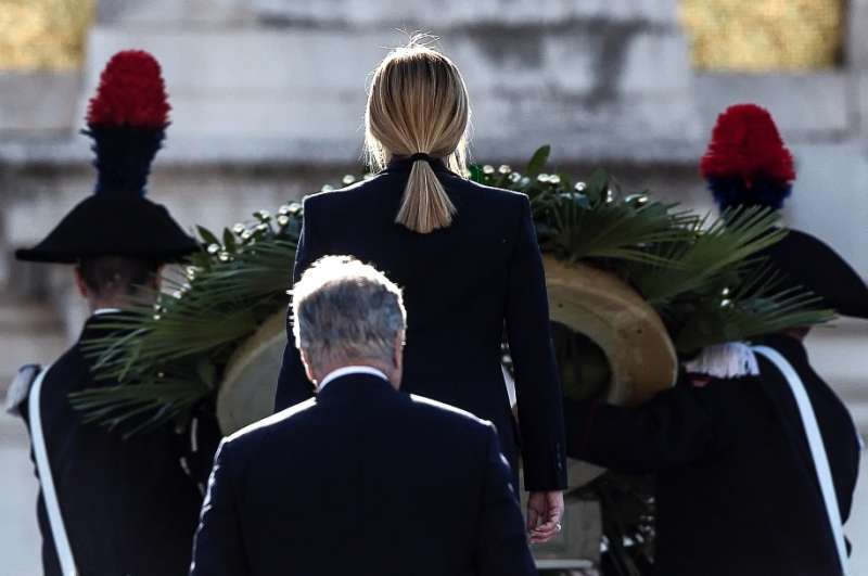 giorgia meloni all altare della patria omaggio al milite ignoto 7