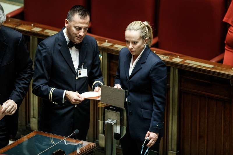 giorgia meloni alla camera per il voto sul presidente