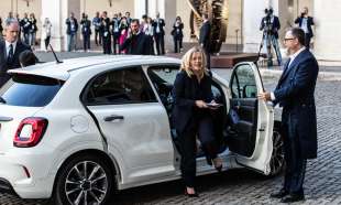 GIORGIA MELONI ARRIVA AL QUIRINALE A BORDO DI UNA FIAT 500