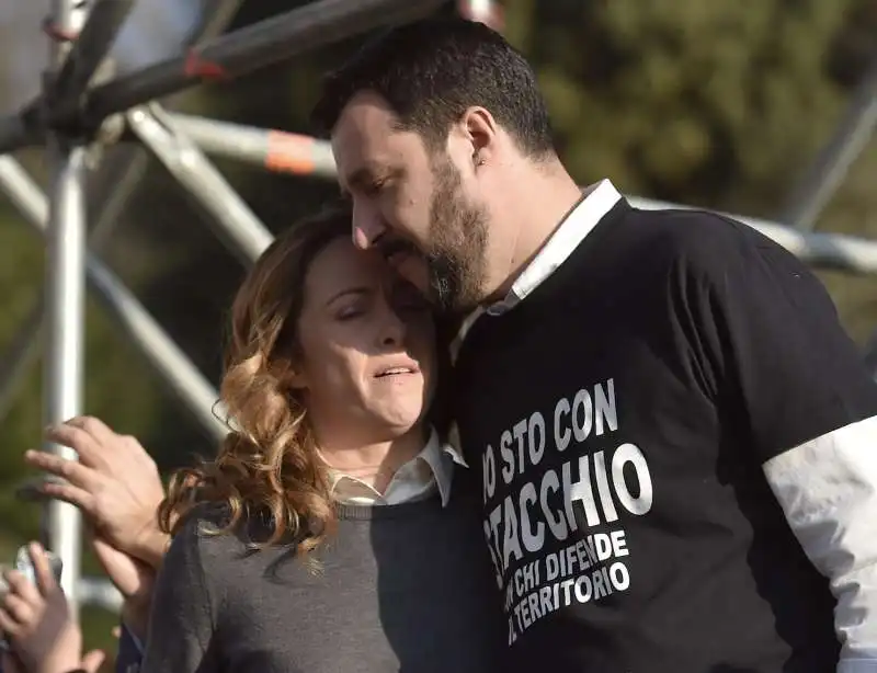 GIORGIA MELONI E MATTEO SALVINI NEL 2015 - MANIFESTAZIONE CONTRO RENZI