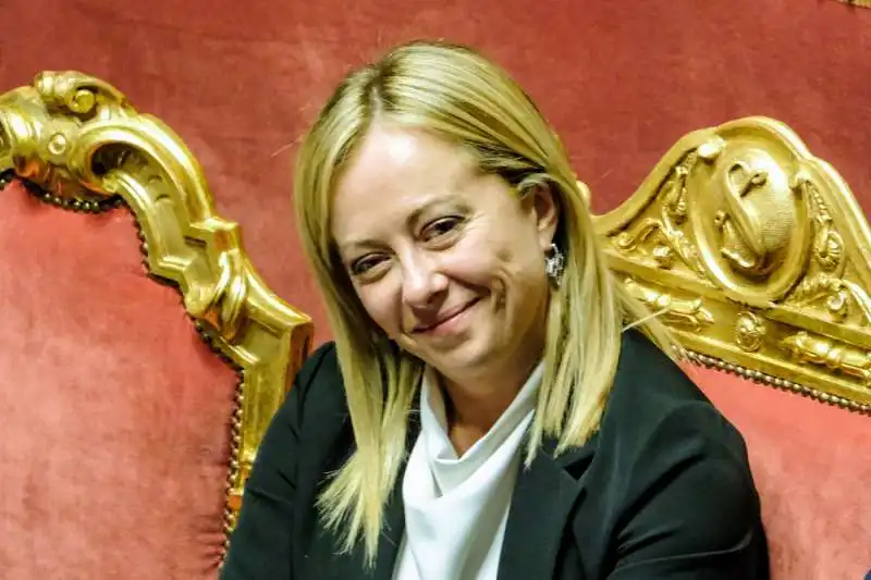 giorgia meloni in senato. 