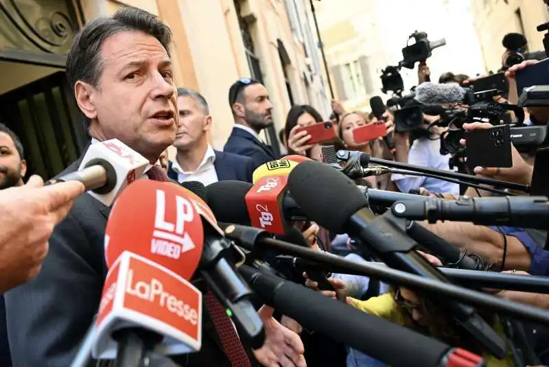  GIUSEPPE CONTE ALLA CAMERA PER INCONTRARE I PARLAMENTARI M5S 