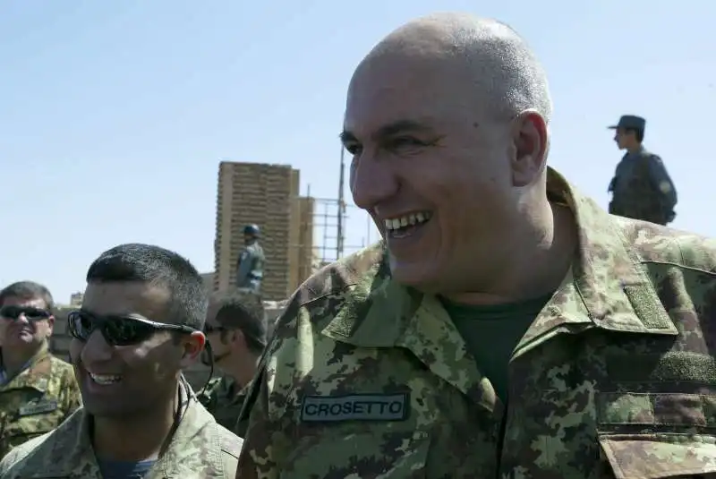 GUIDO CROSETTO VISITA I MILITARI ITALIANI A HERAT, IN AFGHANISTAN - SETTEMBRE 2010