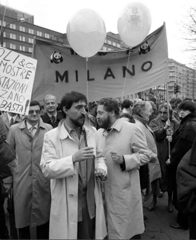 IGNAZIO LA RUSSA A MILANO NEL 1986 DURANTE UNA MANIFESTAZIONE CONTRO IL TRAFFICO A MILANO 