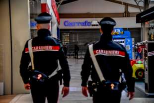 il centro commerciale milanofiori il giorno dopo gli accoltellamenti 12