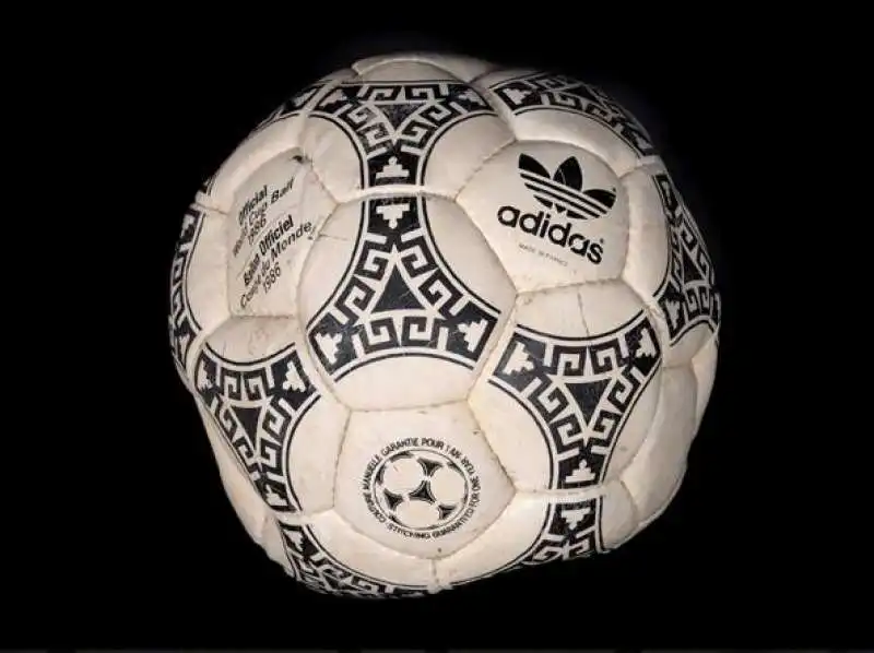 IL PALLONE USATO DURANTE ARGENTINA INGHILTERRA A MESSICO 86