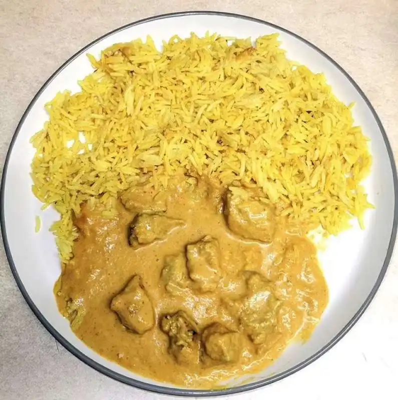 il pollo al curry che somiglia a boris johnson 