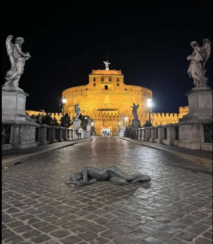 in flagella paratus sum la scultura di jago a ponte sant angelo, roma 5