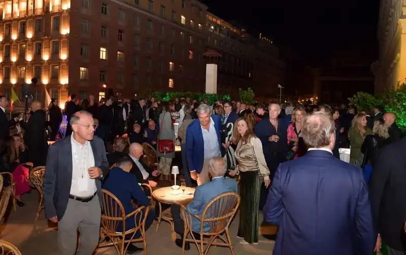 invitati sulla terrazza del cinema barberini