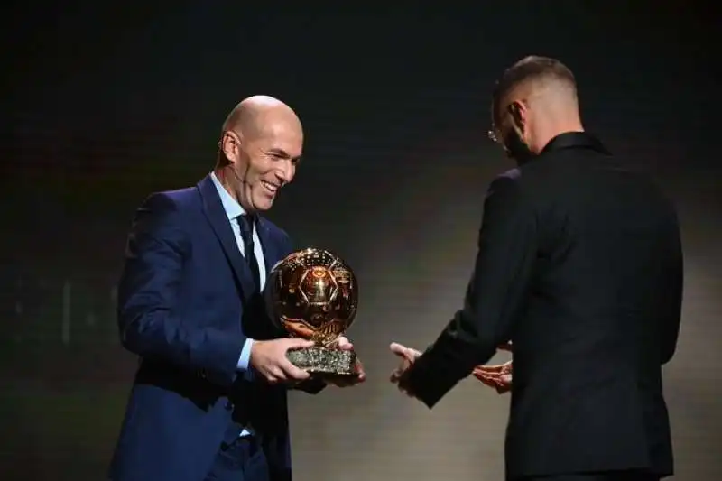 KARIM BENZEMA ZINEDINE ZIDANE PALLONE D ORO 