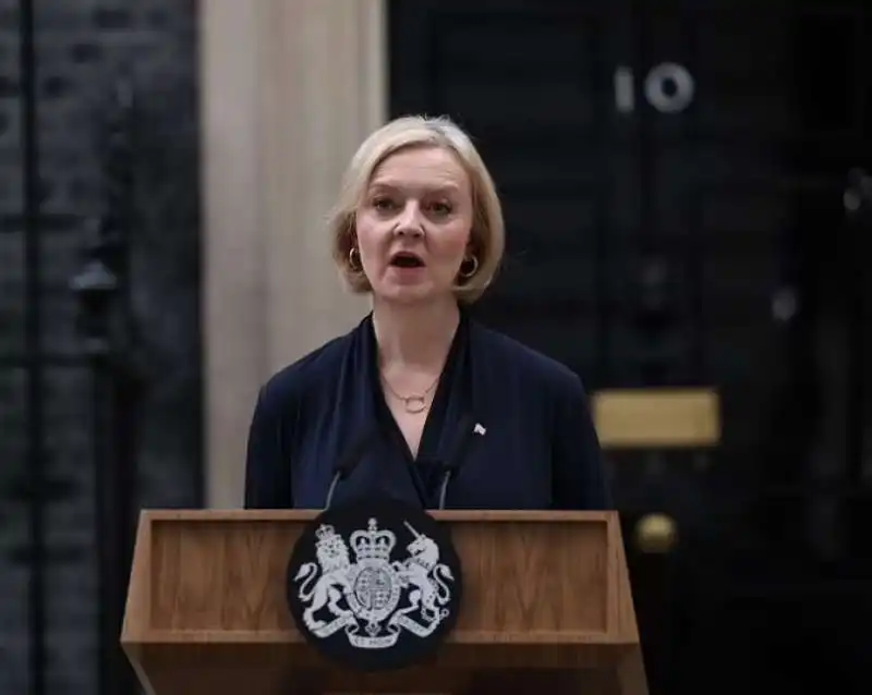 LIZ TRUSS DIMISSIONI 