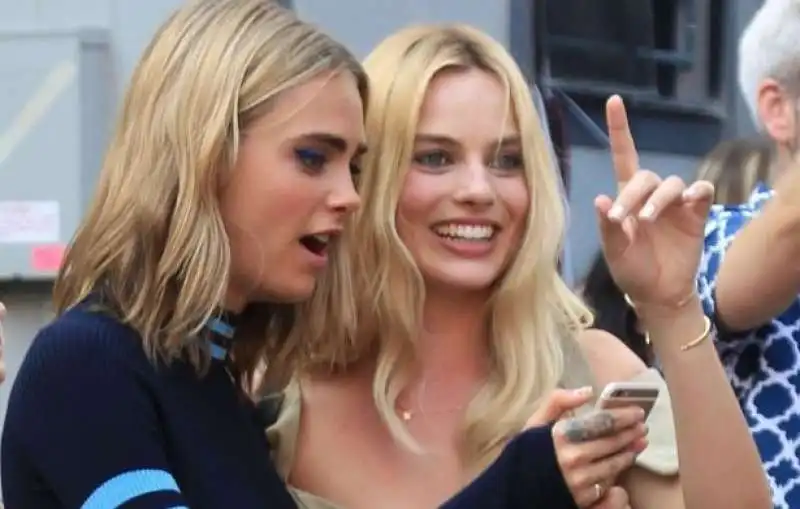 margot robbie cara delevingne 2