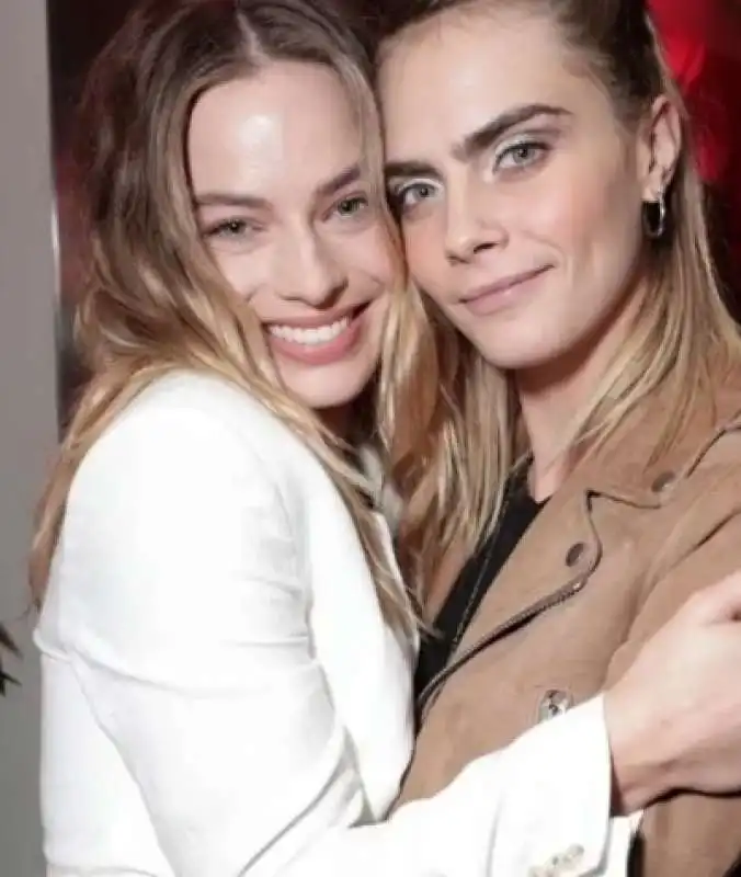 margot robbie cara delevingne 3