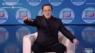 maurizio crozza imita silvio berlusconi 1