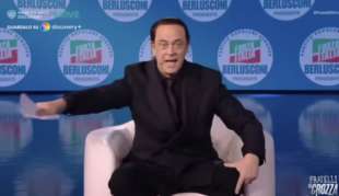 maurizio crozza imita silvio berlusconi 3