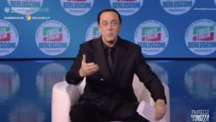 maurizio crozza imita silvio berlusconi 4