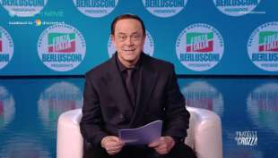 maurizio crozza imita silvio berlusconi 4