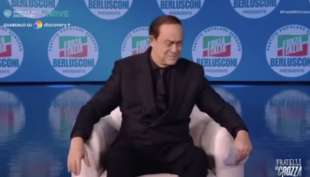 maurizio crozza imita silvio berlusconi 5