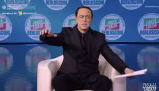 maurizio crozza imita silvio berlusconi 6