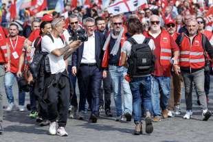 maurizio landini manifestazione cgil