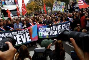 melenchon in piazza contro il caro vita