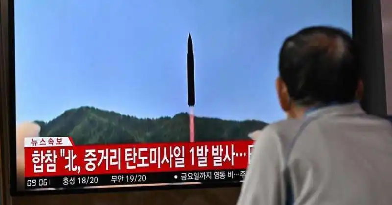 LA COREA DEL NORD LANCIA UN MISSILE SOPRA IL GIAPPONE - MISSILE NORDCOREANO 