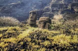 moai carbonizzati sull isola di pasqua 1