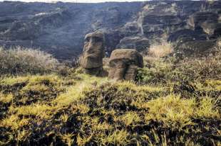 moai carbonizzati sull isola di pasqua 3