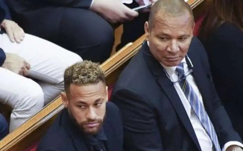 neymar con il padre in tribunale 