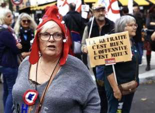 parigi proteste in piazza contro il caro vita 3