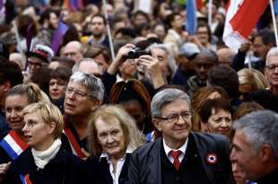 parigi proteste in piazza contro il caro vita 7