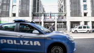 POLIZIA DAVANTI LA RESIDENZA