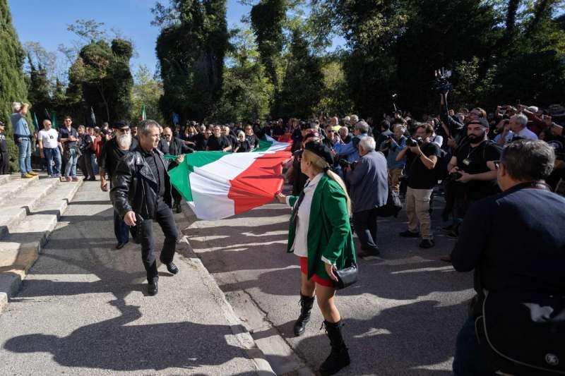 predappio, corteo degli arditi per il centenario marcia su roma 26