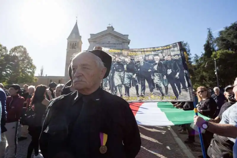 predappio, corteo degli arditi per il centenario marcia su roma   7