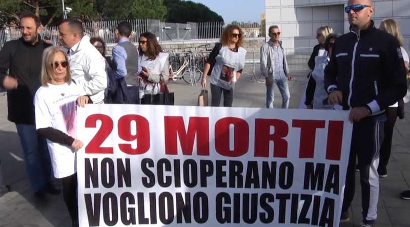 protesta familiari rigopiano